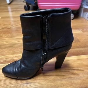 Black size 8 Nine West booties.